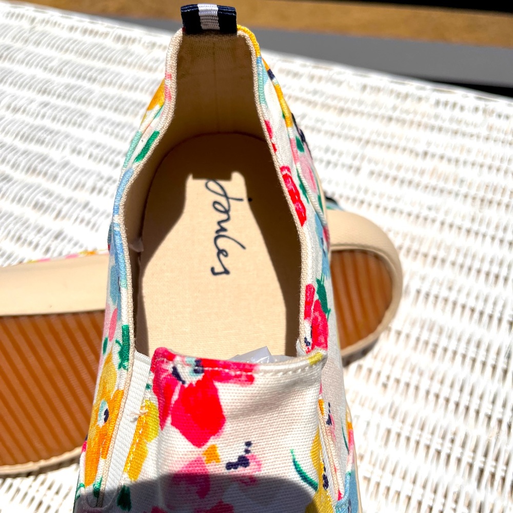 Steppin’ Pretty!  JOULES (NWT, Size 8) “Fay” White Floral Slip-on Sneakers - Picture 3 of 7
